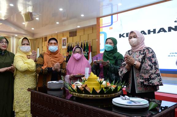 Buka Seminar Ketahanan Keluarga, Ini Harapan Nawal