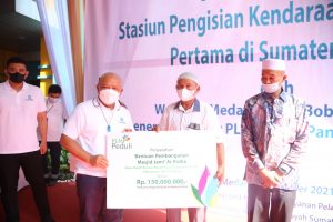 PLN Berikan Bantuan Tanggung Jawab Sosial dan Lingkungan (TJSL) Sebesar Rp. 600 Juta Saat Peresmian SPKLU Pertama di Sumatera Utara