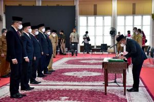 Lantik Dirut PPSU dan Direksi PDAM Tirtanadi, Ini Pesan Edy Rahmayadi