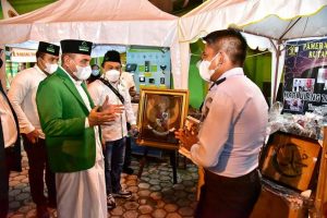 Hadiri HUT ke-91 Al Jam’iyatul Washliyah, Gubsu Borong Semua Lukisan dan Kaligrafi Pemenang Lomba