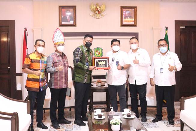Berikan 20 Pohon Tabebuya kepada Pemko Medan, Wali Kota Medan Apresiasi PT Jasa Raharja
