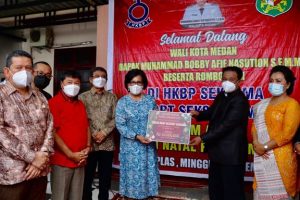 Safari Natal 2021, Bobby Nasution Berikan Bantuan Rp 50 Juta untuk Gereja HKBP Seksama