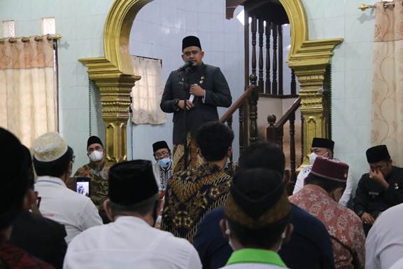 Safari Jumat di Masjid Setia Al Mukkaram, Wali Kota Sampaikan Program Mesjid Mandiri