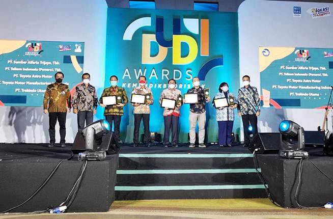 Trakindo Terima Anugerah Dudi Awards 2021