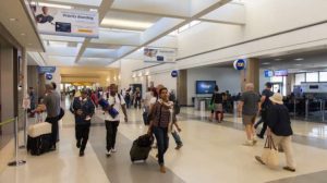 Gegara Omicroan, Liburan Natal Di AS Kacau Karena Ratusan Penerbangan Dibatalkan
