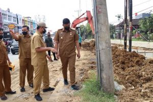 Tinjau pemasangan U-Ditch Di Jalan Karya Wisata, Bobby Minta Pekerjaan Dilakukan Sesuai Dokumen Perencanaan