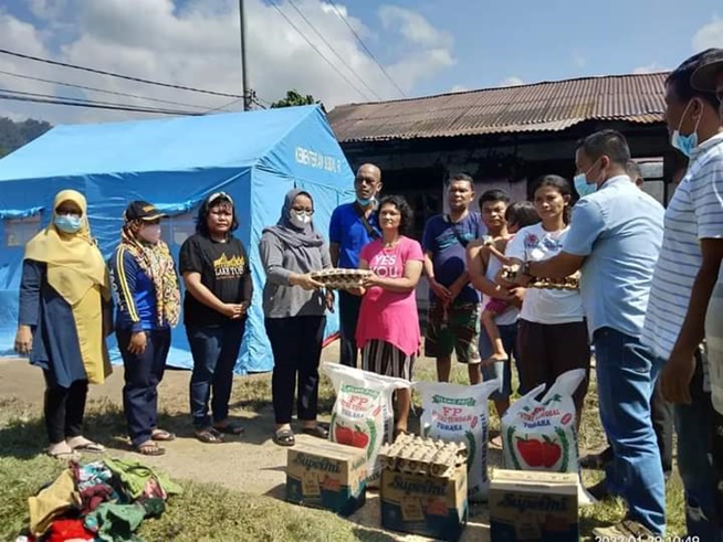 Bupati Bakhtiar Sibarani Berikan Bantuan Awal Untuk Korban Kebakaran di Sibuluan