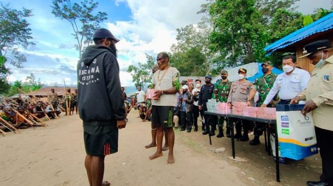 Selesaikan Konflik Antarwarga di Jayawiaya, Tiga Bupati Rogoh Kocek Hingga Rp 2,5 Miliar