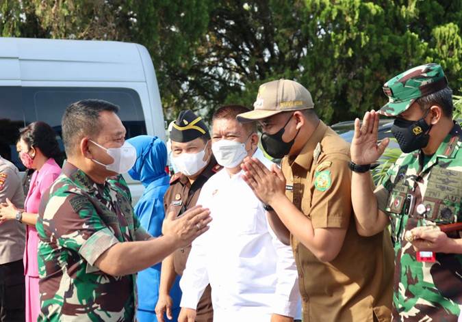 Usai Kunjungan ke Kodam I/BB, Wali Kota Medan Antar Kasad ke Lanud Soewondo