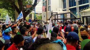 Unjuk Rasa ke DPRD Sumut, Buruh : Cabut Permenaker JHT!