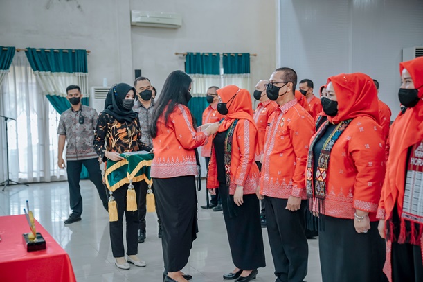 Kukuhkan Pengurus Dekranasda Medan, Bobby Nasution: Jalankan Amanah & Tingkatkan Perekonomian
