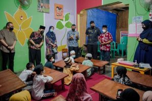 Bantu Proses Belajar Anak Yatim di Sanggar Genius Ar Rasyiid, Bobby Nasution Hadiahkan Gadget dan Laptop