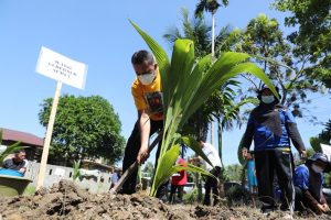 Pemprov Sumut Bagikan Bibit Kelapa Pandan Wangi dan Padi ke Warga Bahorok