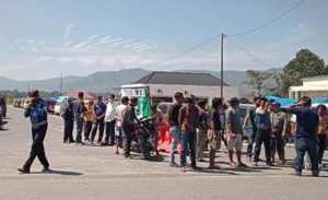 Protes Banyak Mobil Pribadi Jadi Angkutan Umum, Ratusan Supir Angkot di Toba Mogok