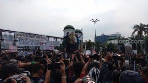 Dikeroyok Hingga Babak Belur Pendemo, BEM SI Pertanyakan Tujuan Kehadiran Ade Armando