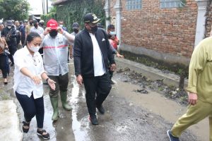 Cegah Banjir, Bobby Minta Normalisasi Parit Di Cinta Damai Segera Dilakukan