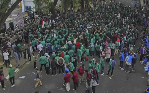 Tolak Kebijakan Yang Tak Pro Rakyat, Ratusan Mahasiswa Unjuk Rasa di Kantor DPRD Sumut