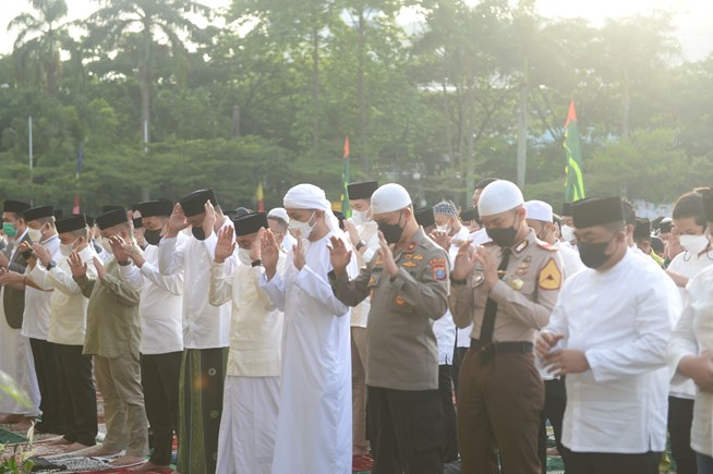 Bersama Wagubsu, Edy Rahmayadi Salat Ied Di Lapangan Merdeka Medan
