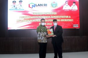 Afifi Lubis Tutup Pelatihan Kepemimpinan Administrator dan Pengawas