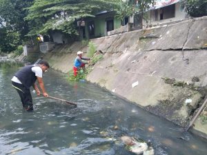 Wujudkan Program Prioritas Wali Kota, Kecamatan Medan Petisah Gelar Gotong Royong di Sungai Sei Putih