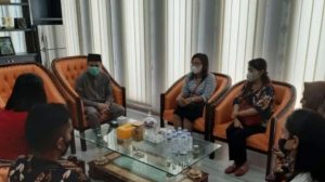 Gegara Diberhentikan Sepihak, Guru Honor di Medan Mengadu ke DPRD