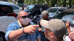 Diadang Masuk Kopi Johny, Razman Arif Ngamuk Panggil Hotman Paris