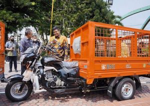 Tingkatkan Kebersihan, Kecamatan Medan Johor Operasikan Becak Sampah Sisir Seluruh Wilayah