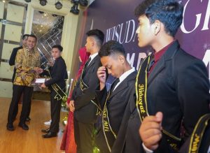 Hadiri Wisuda Akbar Angkatan I SMA Islam Plus Adzkia, Ini Pesan Musa Rajekshah