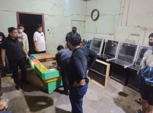 Gerebek Dua Lokasi Judi,Polisi Amankan 9 Mesin dan 4 Orang Pria