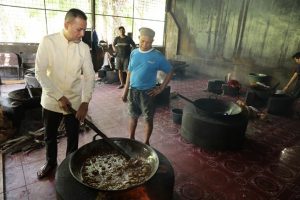 Berkunjung Ke Rumah Produksi Dodol di Tanjungpura, Musa Rajekshah Berharap UMKM Naik Kelas