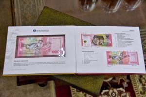 Terima Uang Kertas Cetakan 2022, Edy Rahmayadi Diberi Uang Kertas dengan Nomor Seri Sesuai Tanggal Kelahiran