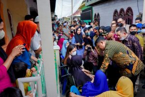 Tinjau Korban Kebakaran Belawan, Bobby Pastikan Warga Terima Bantuan