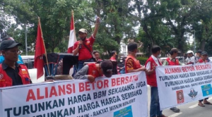 Dampak BBM Naik, Puluhan Penarik Betor di Medan Unjuk Rasa ke Kantor Pertamina 