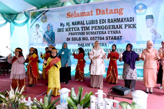 Hadiri Pentas Seni Murid SLB di Langkat, Nawal Lubis Terharu Sekaligus Bangga
