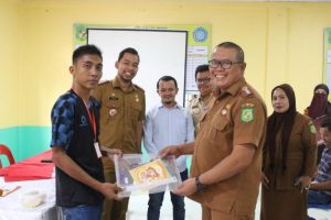 Dinas Perindustrian Gelar Pelatihan Pembuatan Pot Bunga di Kelurahan Sei Agul 