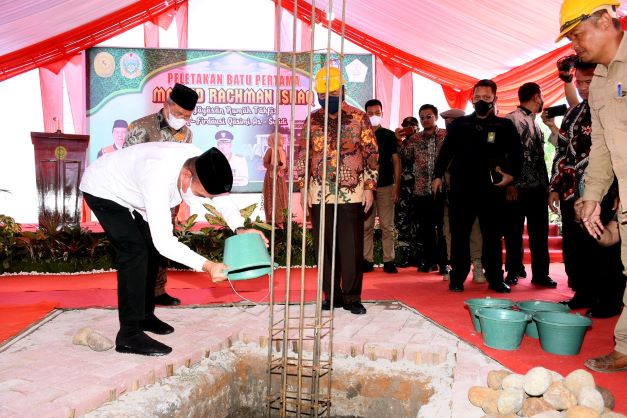 Peletakan Batu Pertama Masjid Abdul Rachman Ishaq, Edy Rahmayadi Wakafkan Tanah untuk Atas Nama Ayahanda 