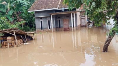 Banjir di Lampung Selatan, Dua Remaja Hanyut 