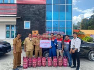 Pertamina Patra Niaga Regional Sumbagut Salurkan Bantuan ke Posko Komando Tanggap Darurat Bencana Taput 