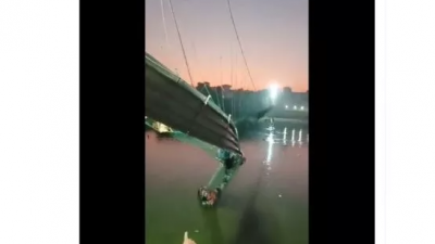 Jembatan Ambruk di India, Korban Tewas Lebih dari 80 Orang 