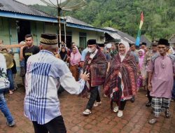 Berkunjung ke Ulu Pungkut Madina, Edy Rahmayadi Diupah-upah Oleh Tokoh Adat 