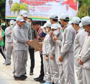 Gubsu Beri Bobby Nasution Penghargaan Pembina Olahraga Berprestasi 