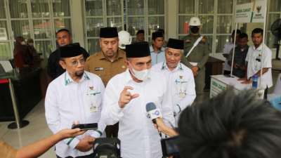Edy Rahmayadi Serahkan Zakat, Infak, Dan Sedekah Bagi Mustahik