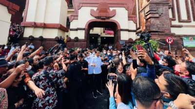 Usai Pimpin G20, Jokowi Ajak Jurnalis Asing Blusukan ke Pasar Badung