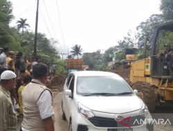 Sempat Tertutup Material Longsor, Arus Lalu Lintas Padang Sidempuan – Sibolga Sudah Bisa Kembali dilalui