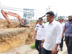Tinjau Pengerjaan Sub Drainase Di Jalan STM, Bobby Nasution: Insya Allah Akhir Tahun Selesai