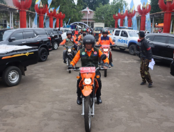 Gunakan Motor, Kepala BNPB Distribusikan Logistik ke Warga Terdampak Gempa di Cianjur