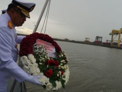 Hari Pahlawan, Danlantamal I Belawan Pimpin Doa Bersama dan Tabur Bunga di Laut 