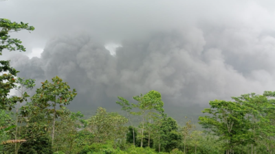 Status Semeru Naik ke Level IV,  Ribuan Warga Mengungsi
