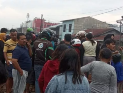 Asyik Telponan di Pinggir Rel, Wanita di Medan Tewas Disambar Kereta Api