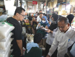 Jaga Kestabilan Harga dan Stok Pangan, Tim Badan Pangan Nasional dan Dinas Ketapang Monitoring di Sejumlah Pasar